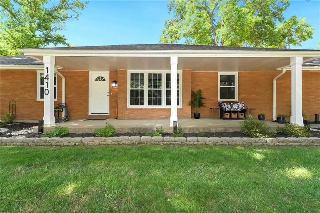 Photo 2 of 42 - 1410 Vilas Street