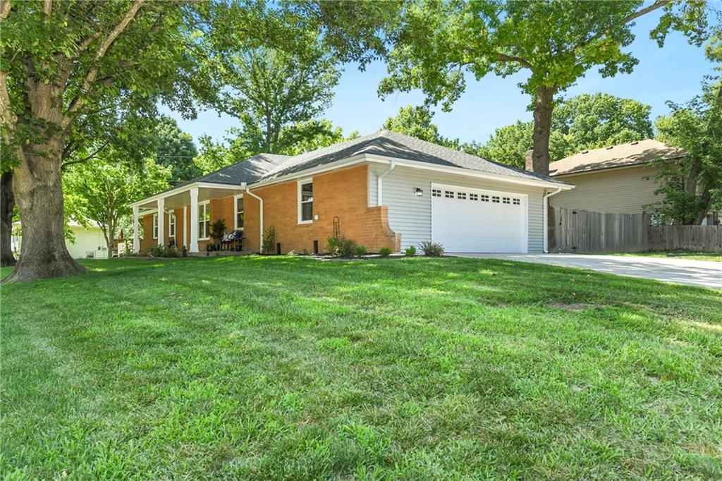 Photo 5 of 42 - 1410 Vilas Street