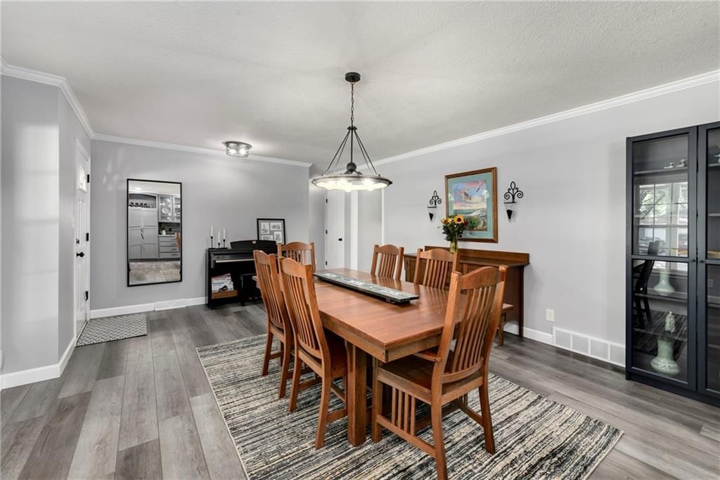 Photo 9 of 42 - 1410 Vilas Street