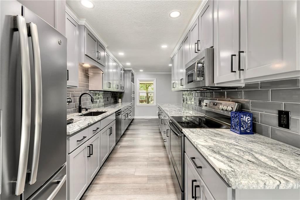 Photo 10 of 42 - 1410 Vilas Street