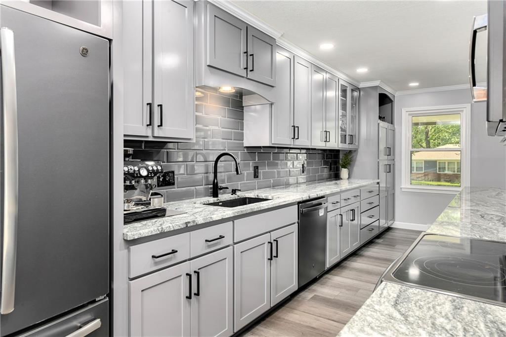 Photo 11 of 42 - 1410 Vilas Street