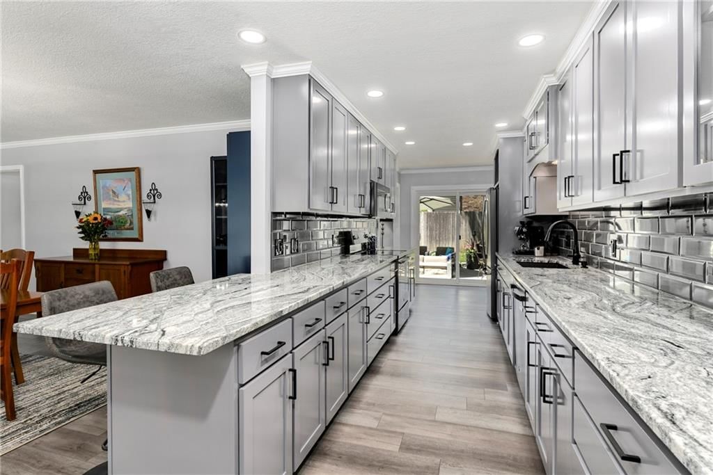 Photo 12 of 42 - 1410 Vilas Street