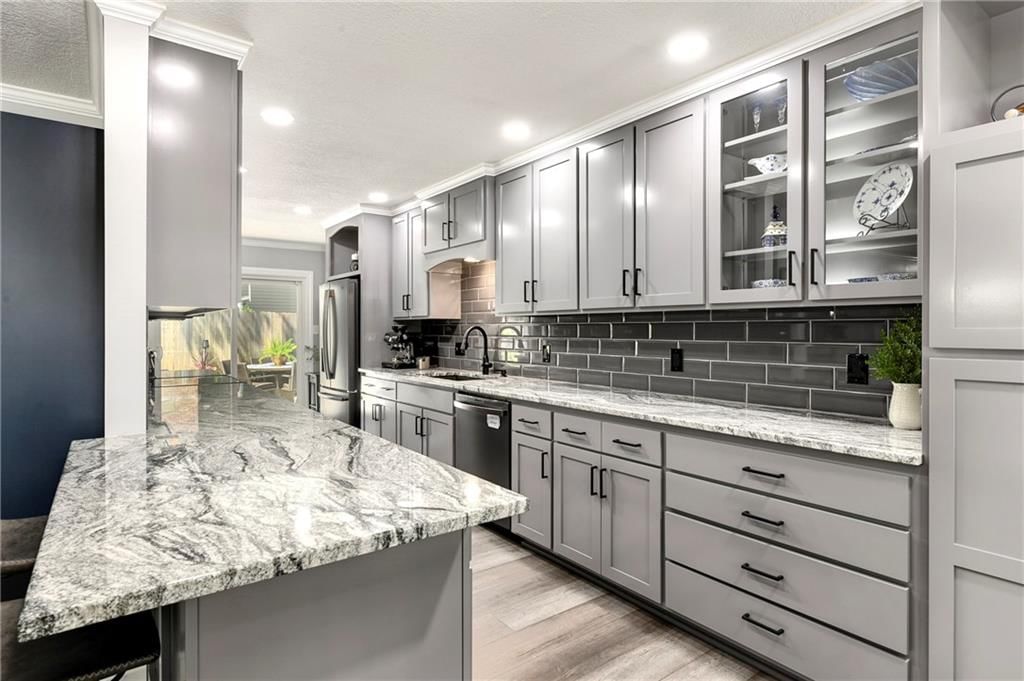 Photo 13 of 42 - 1410 Vilas Street