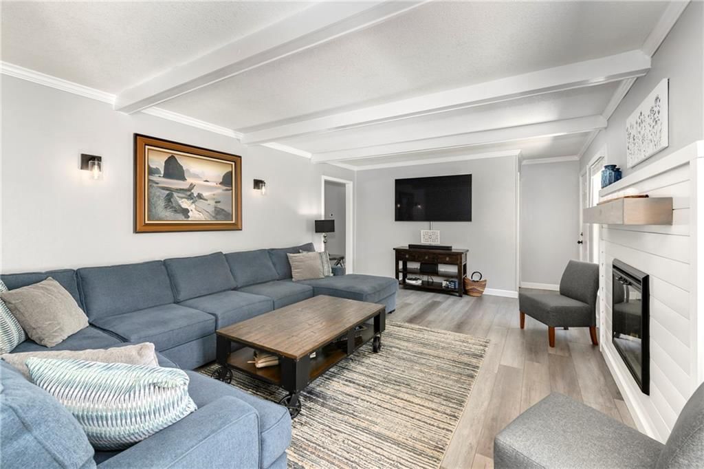 Photo 14 of 42 - 1410 Vilas Street