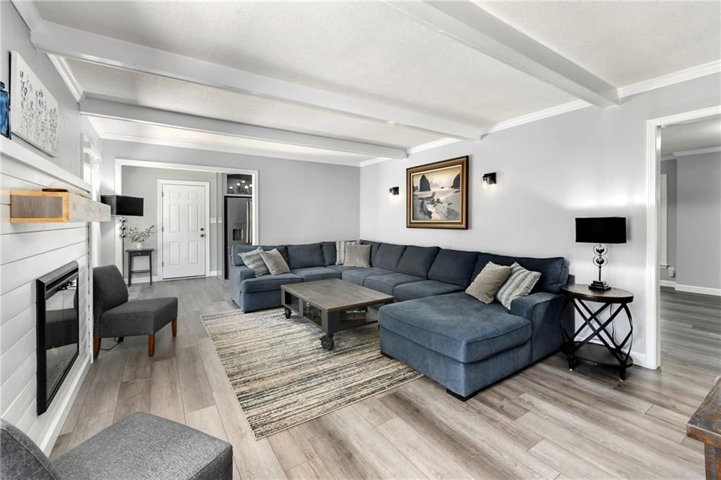 Photo 15 of 42 - 1410 Vilas Street