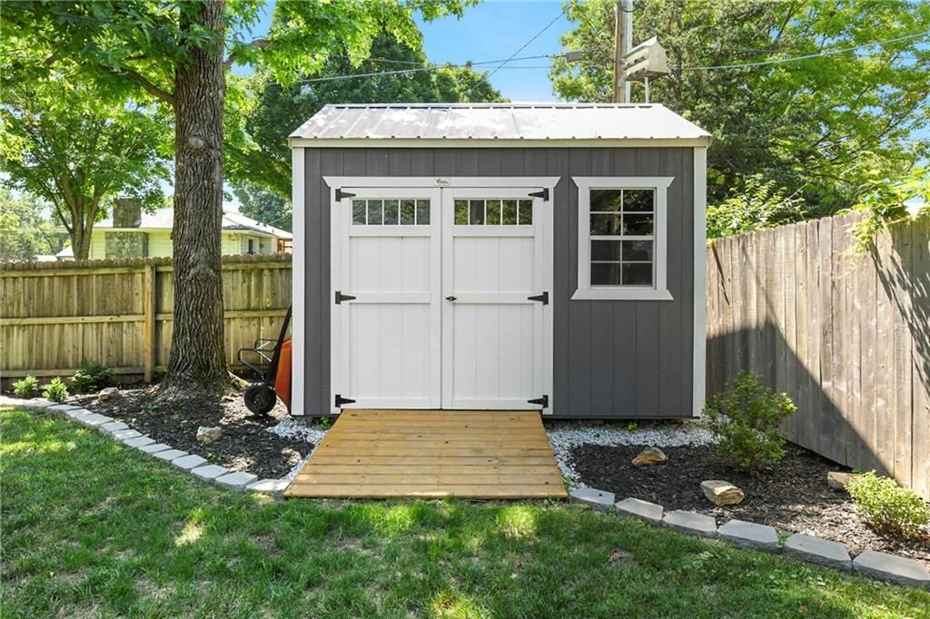 Photo 38 of 42 - 1410 Vilas Street