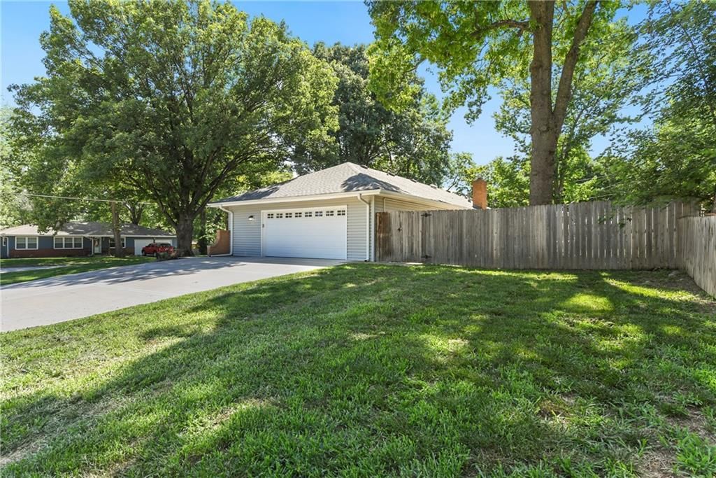 Photo 42 of 42 - 1410 Vilas Street
