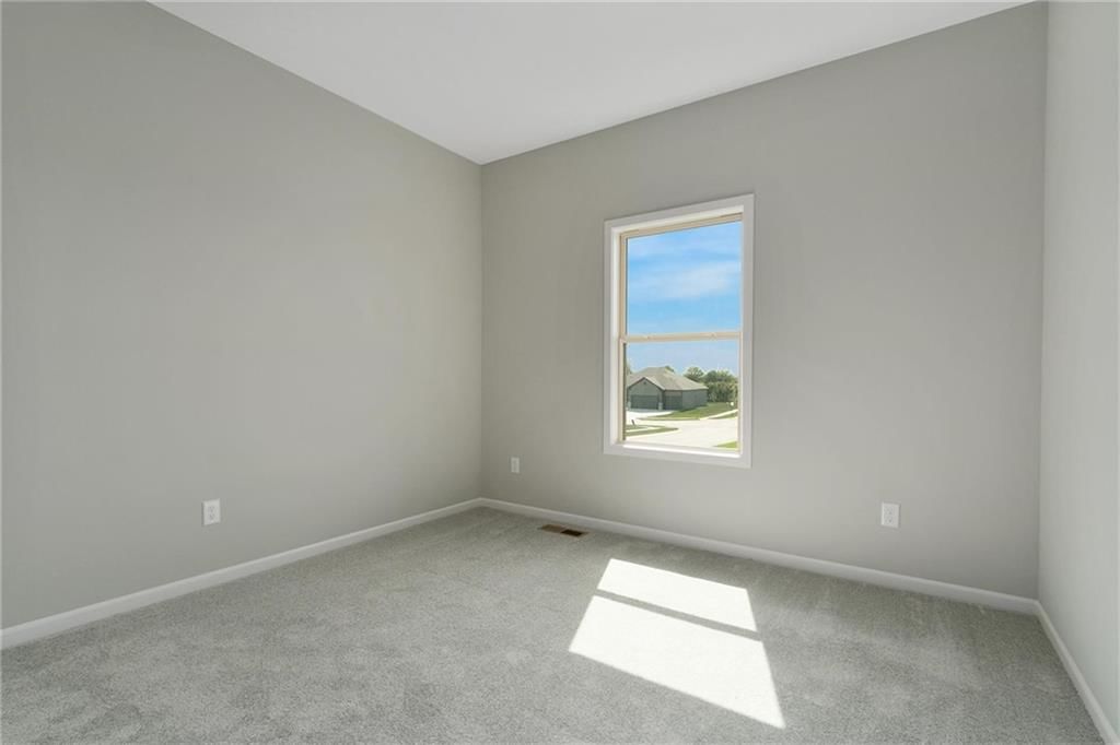 9014 N Monroe Avenue — photo 12