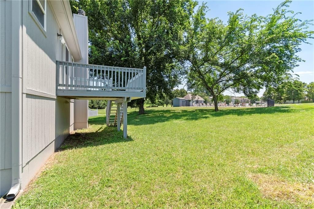 Photo 5 of 28 - 401 Granite Court