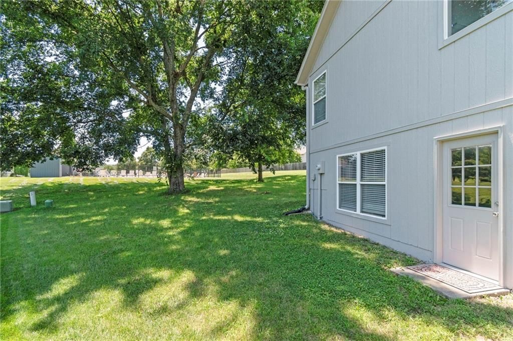 Photo 6 of 28 - 401 Granite Court