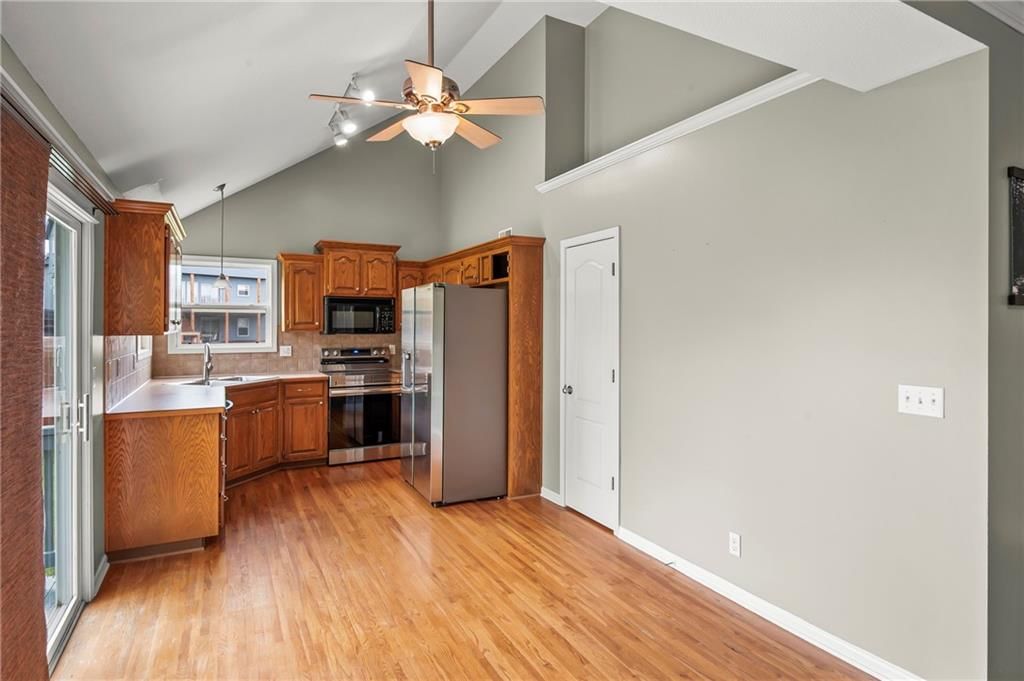 Photo 15 of 28 - 401 Granite Court