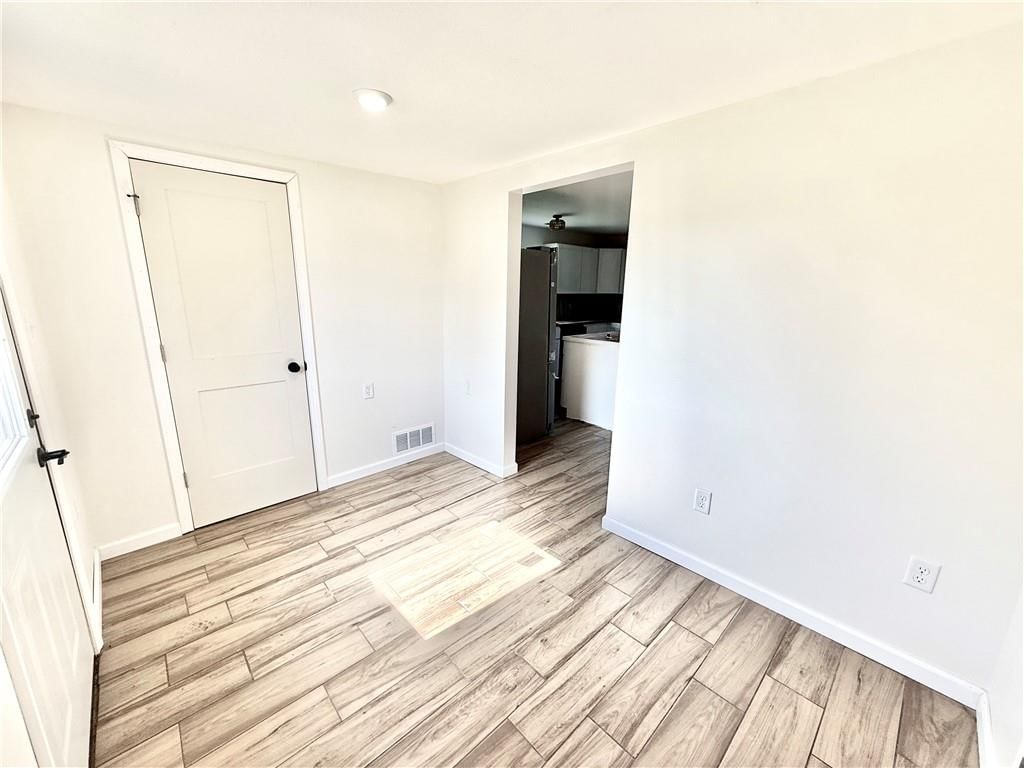 915 E 2nd Street — photo 10