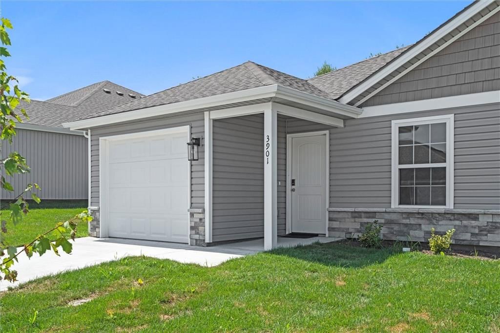 3827 NW 93rd Street, Kansas City, MO