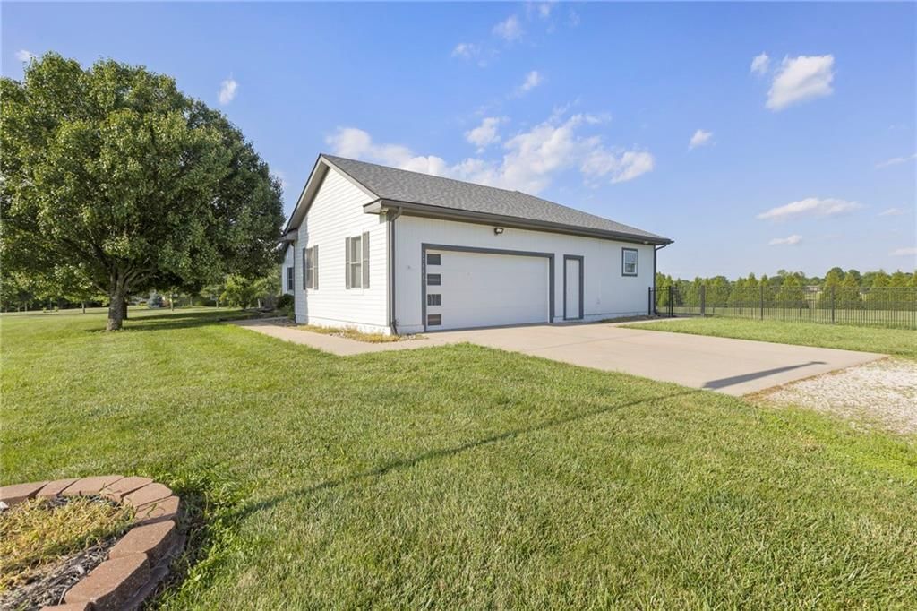 27481 New Lancaster Road — photo 3
