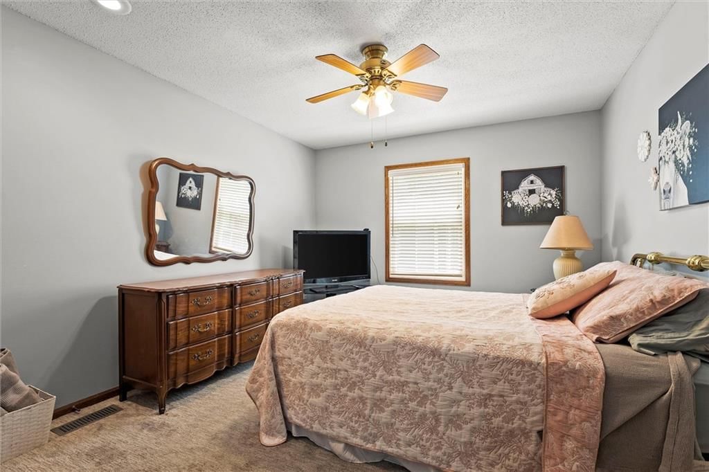 Photo 19 of 28 - 8124 Swarner Street