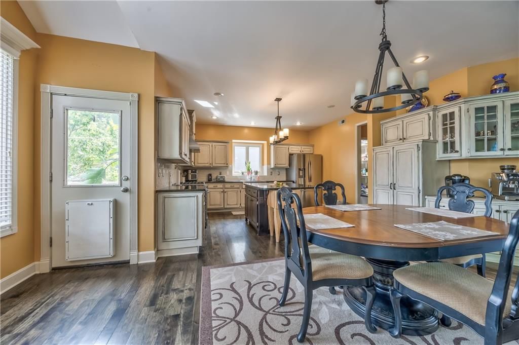 Photo 9 of 31 - 21710 W 60th Street