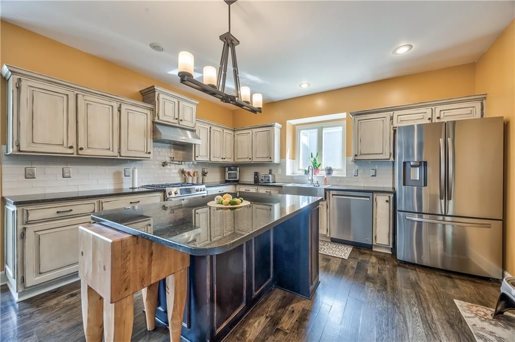 Photo 10 of 31 - 21710 W 60th Street
