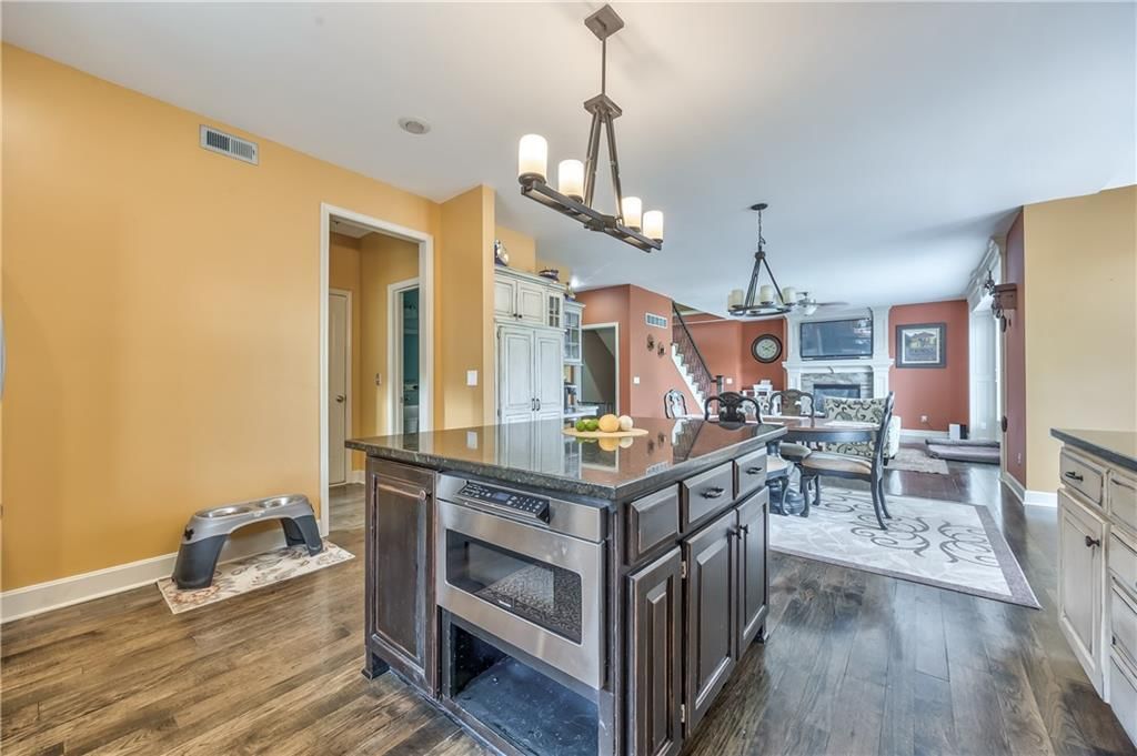 Photo 12 of 31 - 21710 W 60th Street