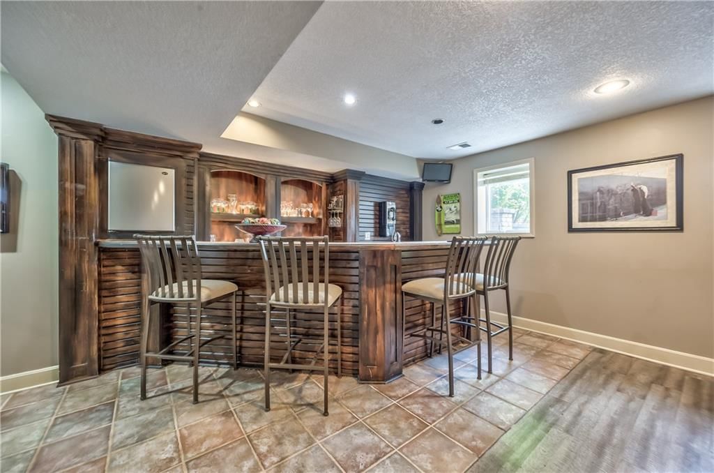 Photo 13 of 31 - 21710 W 60th Street