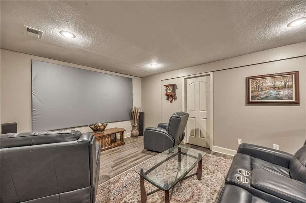 Photo 19 of 31 - 21710 W 60th Street