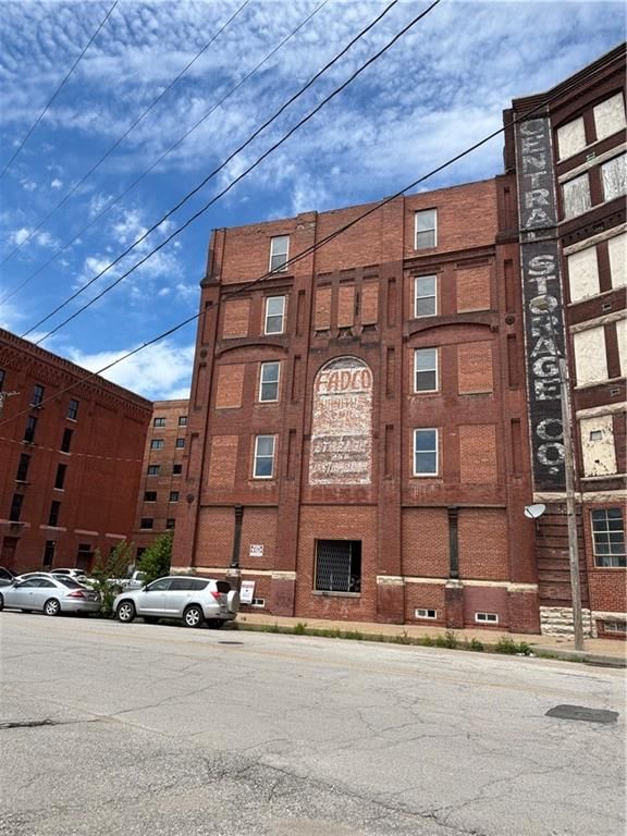 1428 Saint Louis Avenue — photo 4