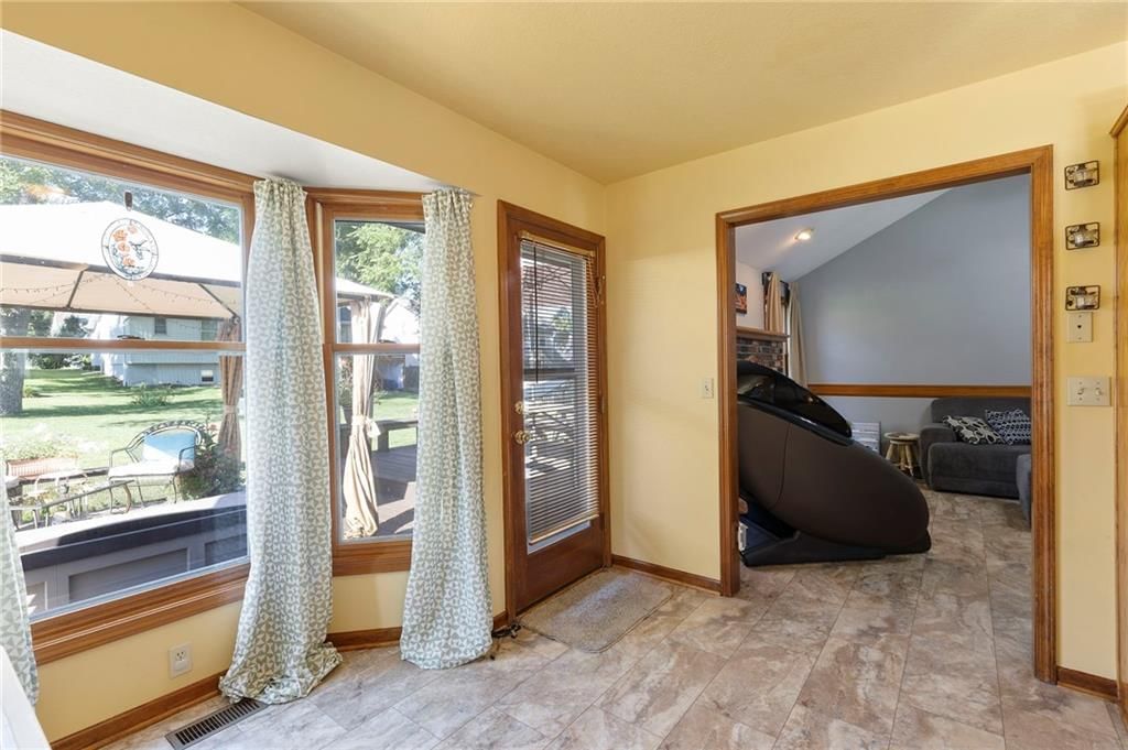 11021 N Grand Avenue — photo 19