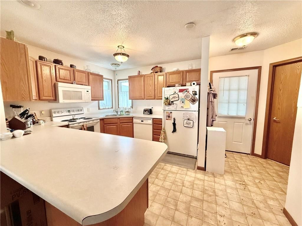 1515 E 18th Street — photo 11