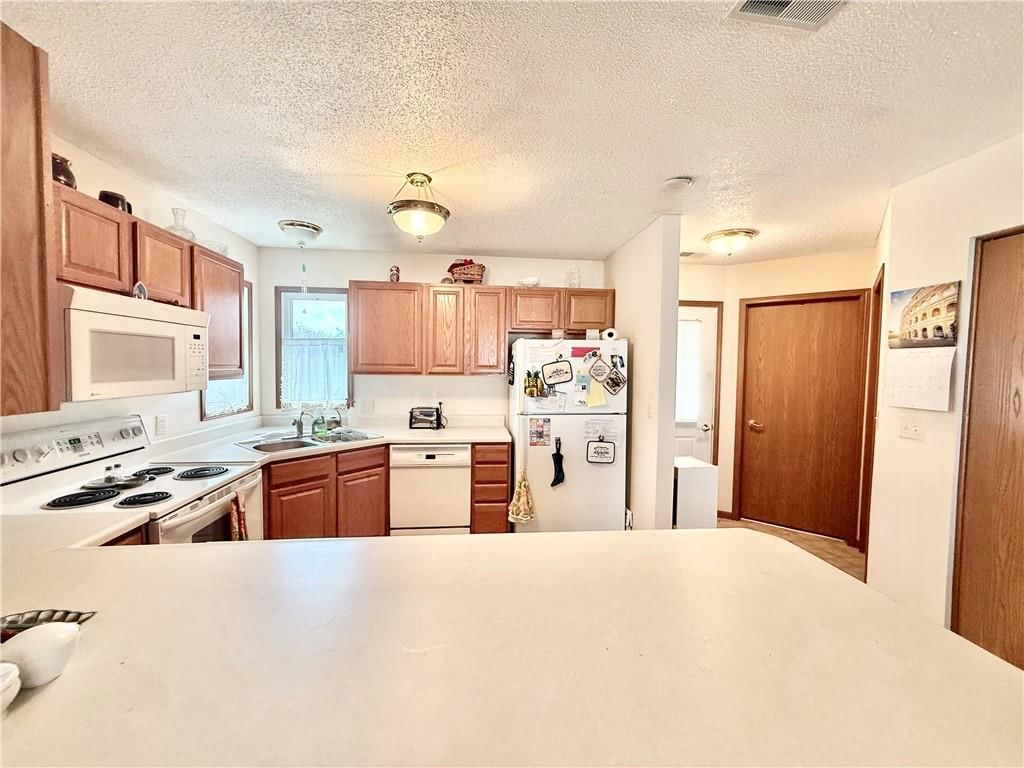 1515 E 18th Street — photo 13