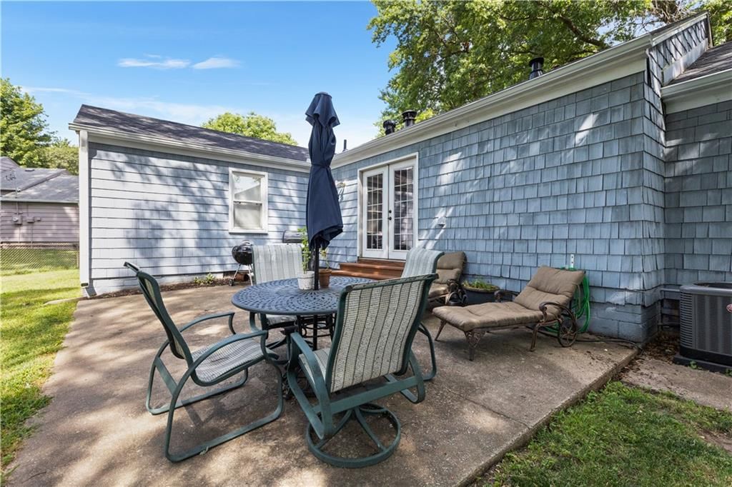 7111 W 72nd Terrace — photo 32