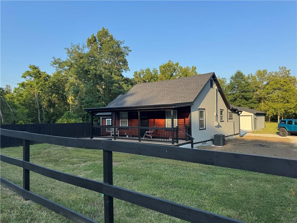 Photo 17 of 27 - 10415 Raytown Road
