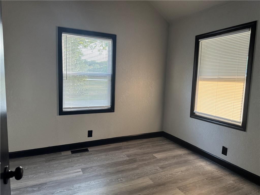 Photo 26 of 27 - 10415 Raytown Road