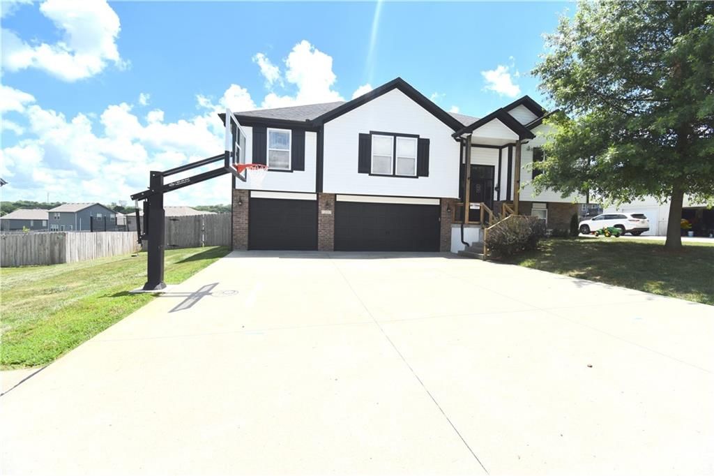 Photo 1 of 54 - 1207 SW 9TH Street