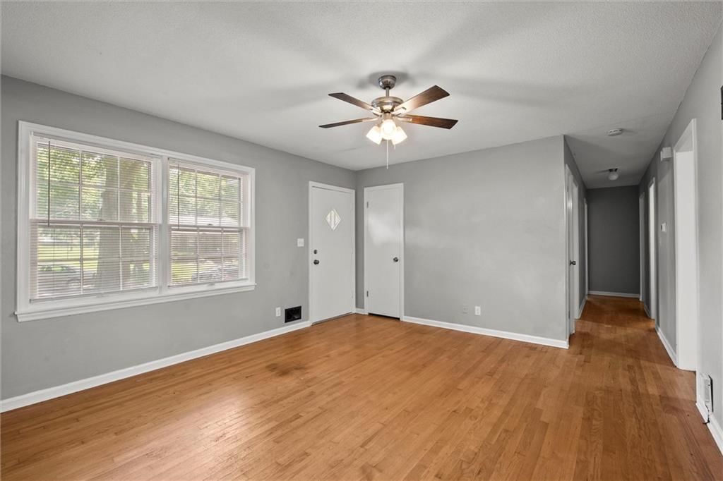 Photo 6 of 27 - 4740 Cedar Avenue