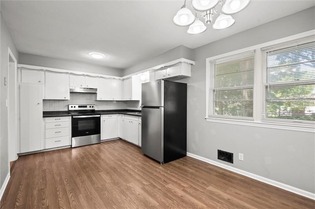 Photo 7 of 27 - 4740 Cedar Avenue