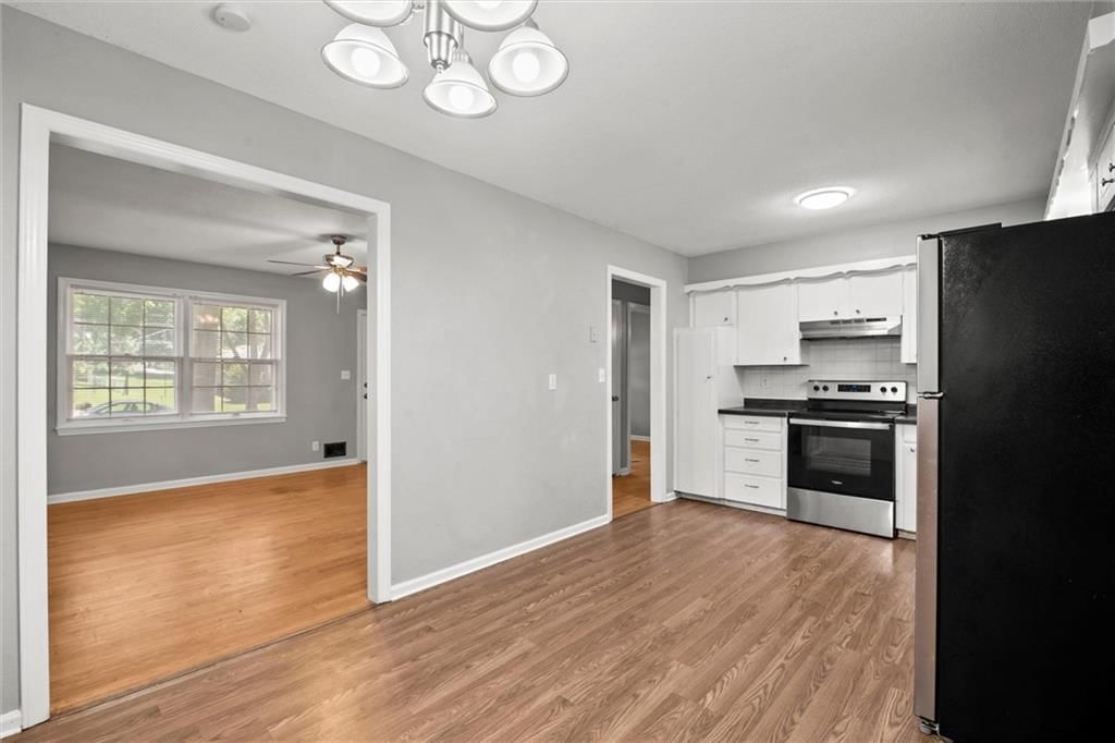 Photo 10 of 27 - 4740 Cedar Avenue