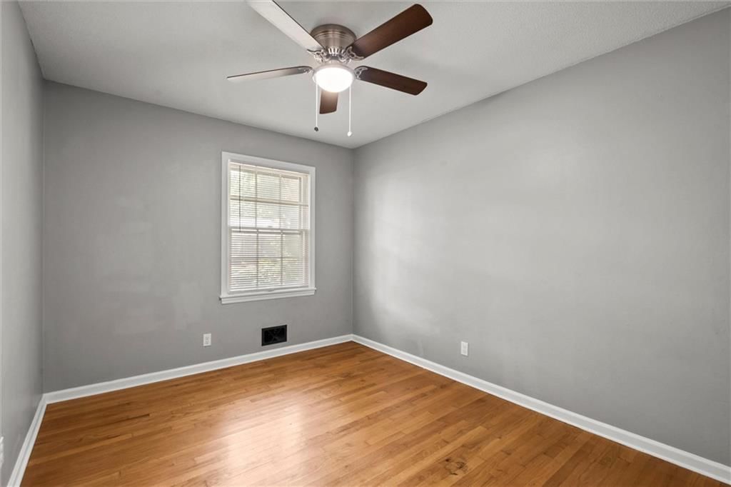 Photo 15 of 27 - 4740 Cedar Avenue