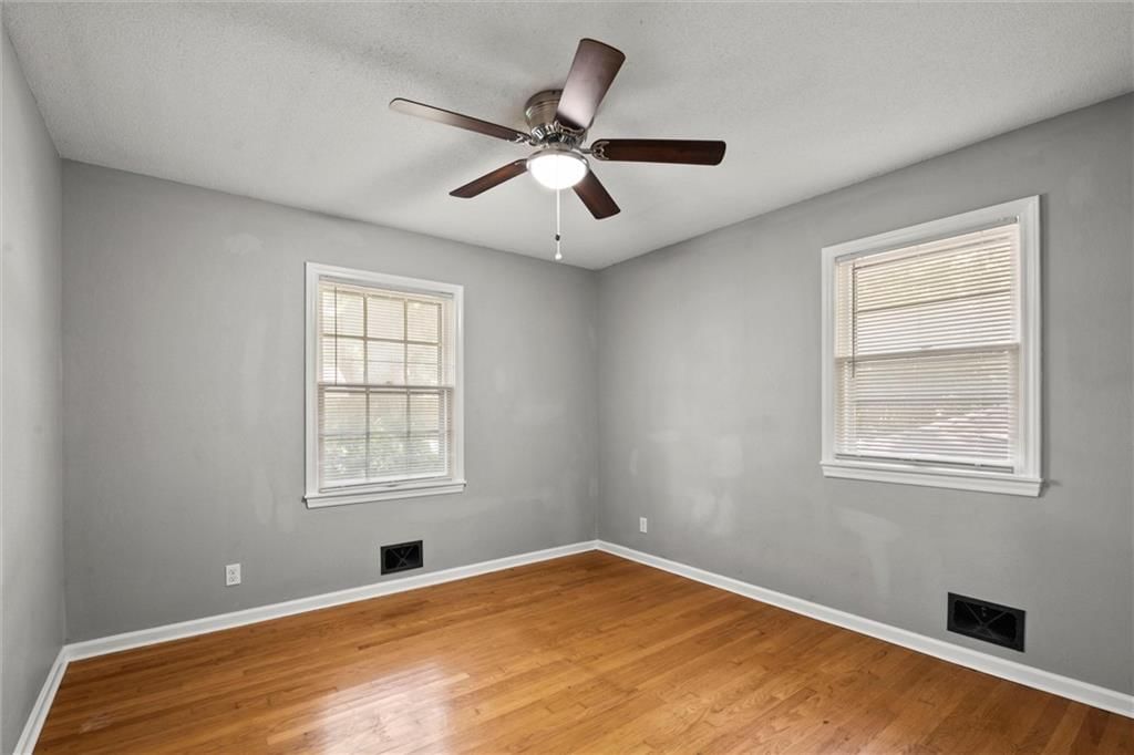 Photo 17 of 27 - 4740 Cedar Avenue