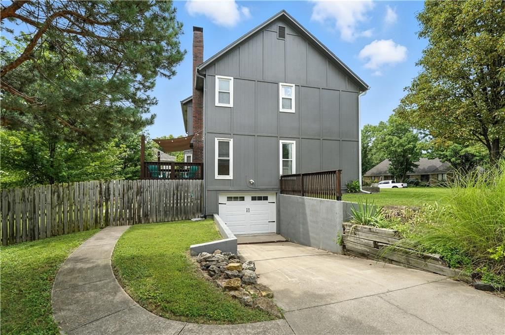 Photo 2 of 49 - 2503 WINDWOOD Drive