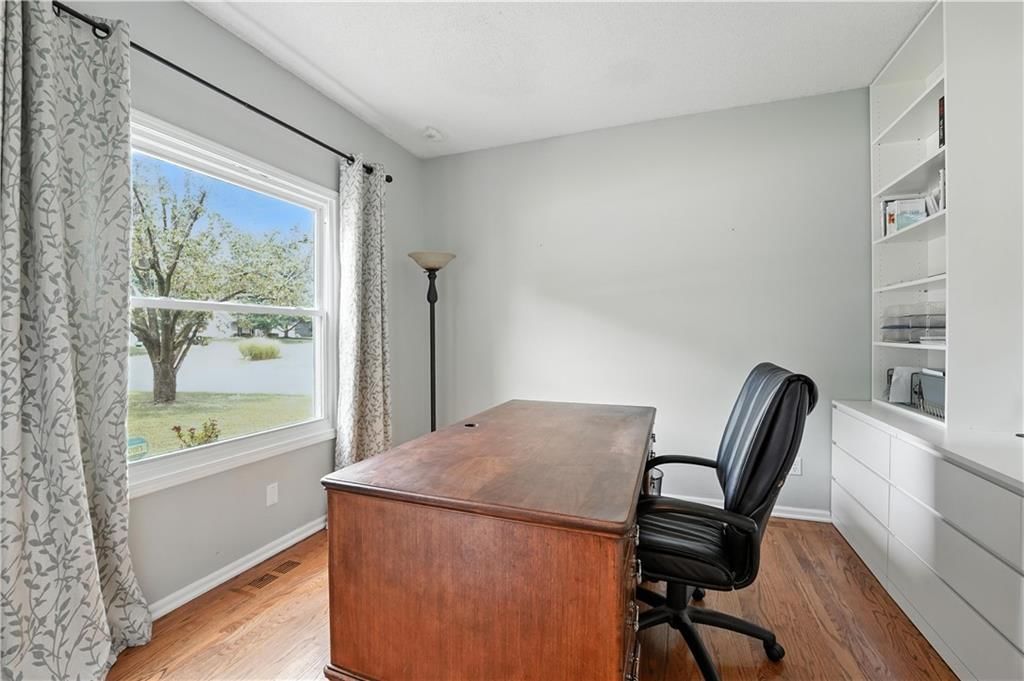 Photo 7 of 49 - 2503 WINDWOOD Drive
