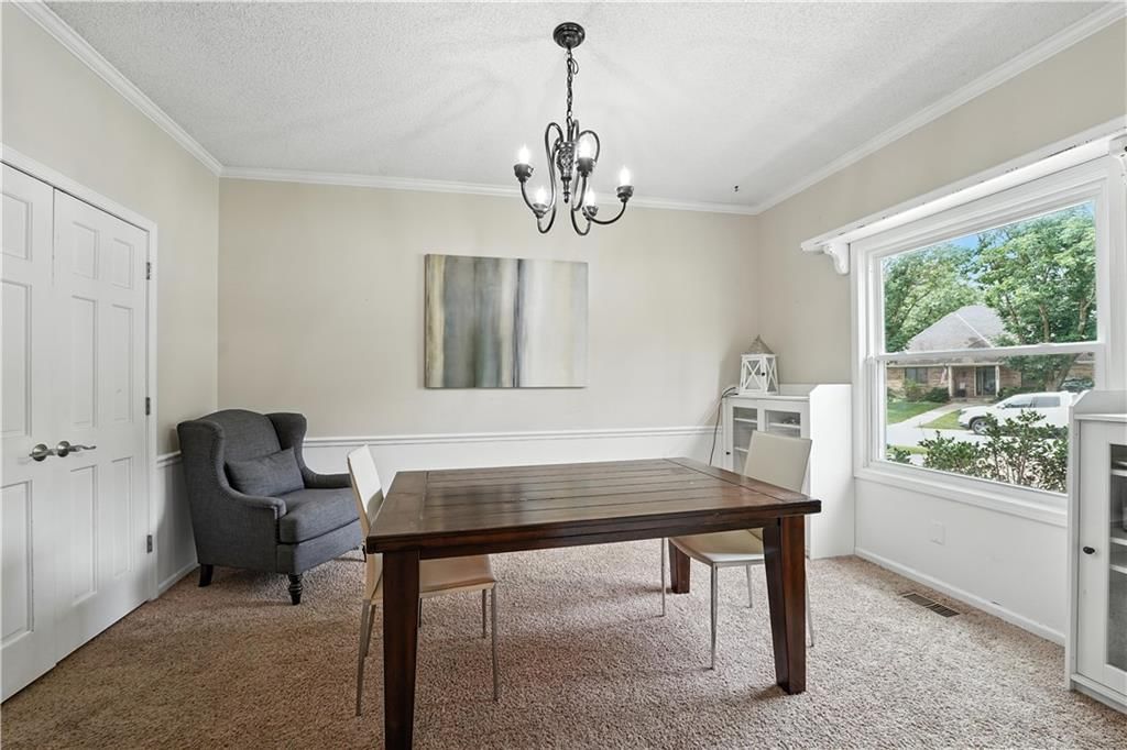 Photo 8 of 49 - 2503 WINDWOOD Drive