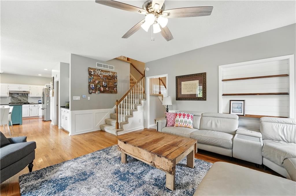 Photo 12 of 49 - 2503 WINDWOOD Drive