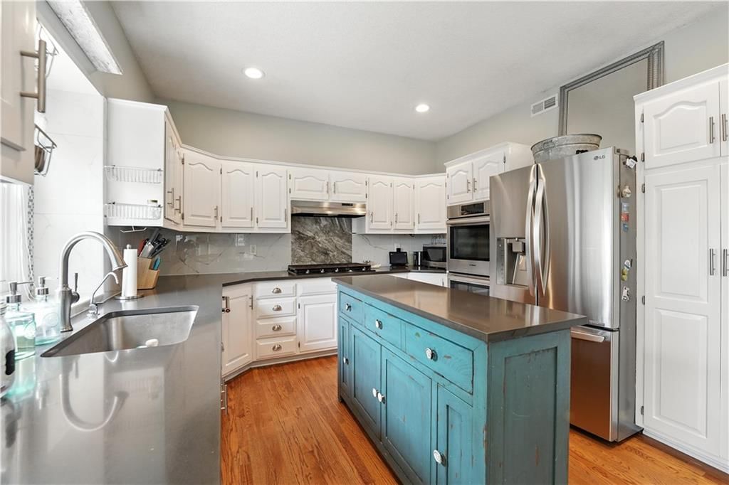 Photo 17 of 49 - 2503 WINDWOOD Drive