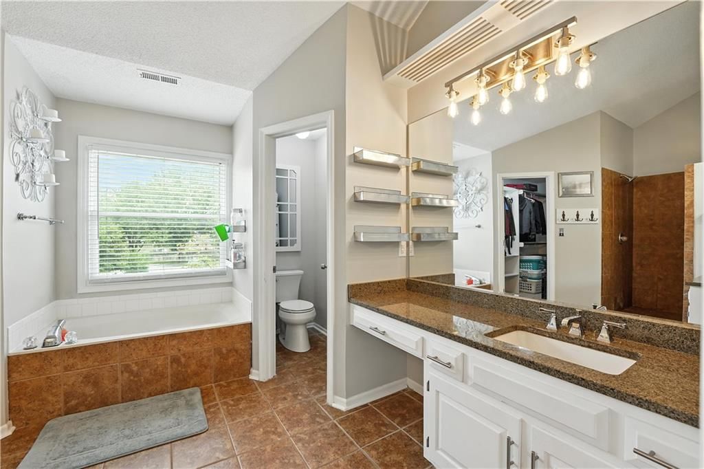 Photo 34 of 49 - 2503 WINDWOOD Drive
