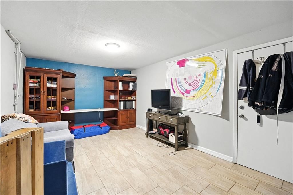 Photo 37 of 49 - 2503 WINDWOOD Drive