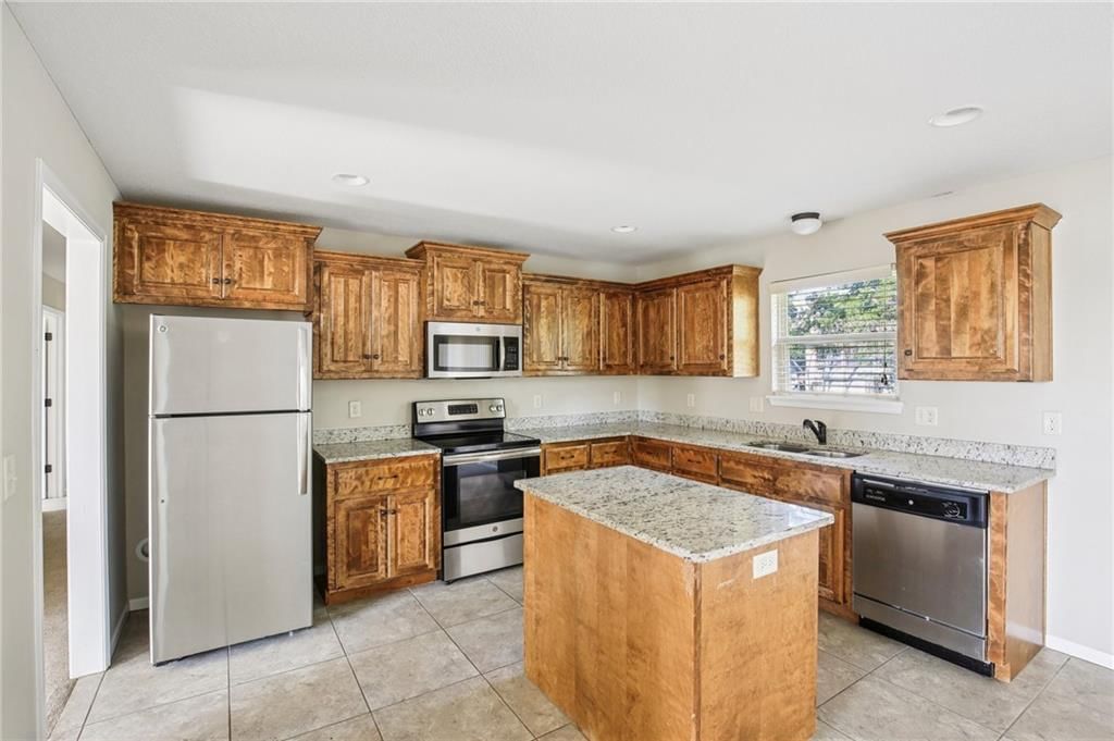 Photo 9 of 37 - 2820 N 101st Street