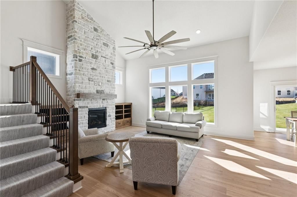 16354 Spring Valley Street — photo 8