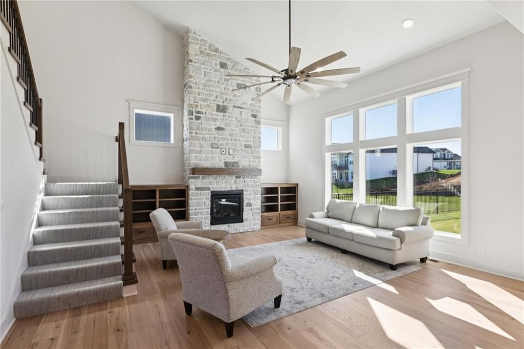 16354 Spring Valley Street — photo 9