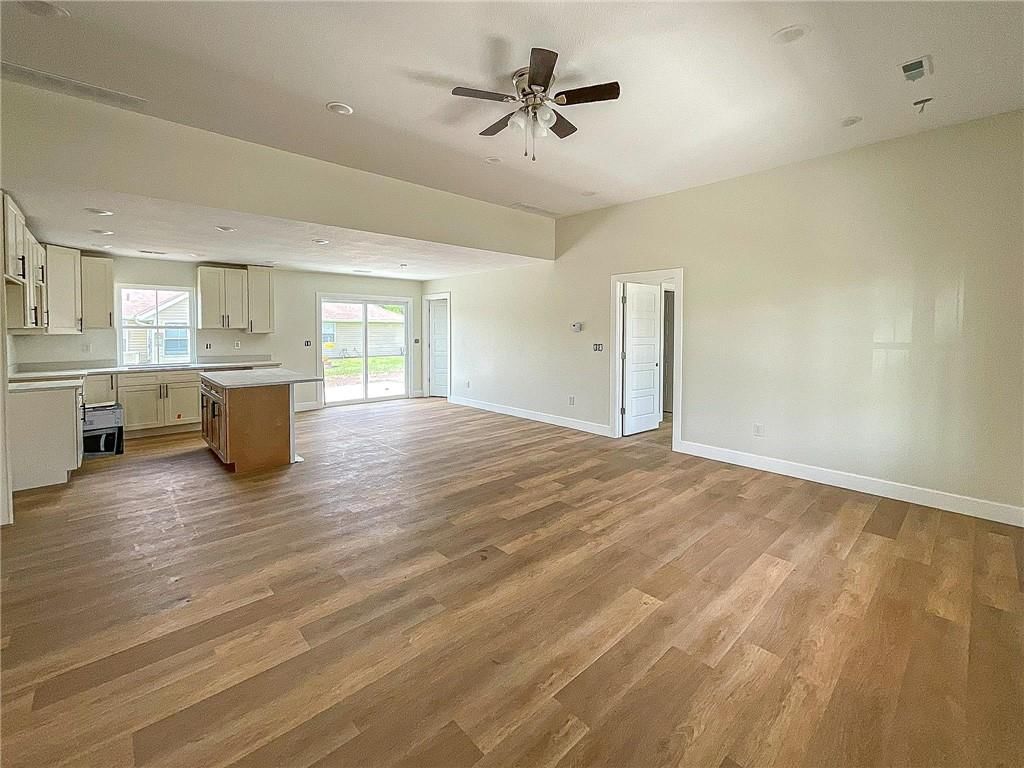 Photo 5 of 24 - 708 Ivy Lane
