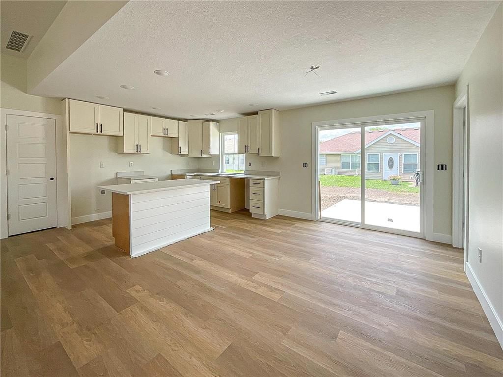 Photo 6 of 24 - 708 Ivy Lane