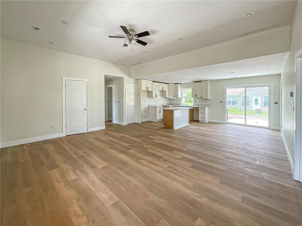 Photo 11 of 24 - 708 Ivy Lane